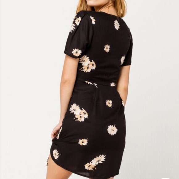 NWT Volcom Wrapsicle Black Wrap Dress - Picture 11 of 16